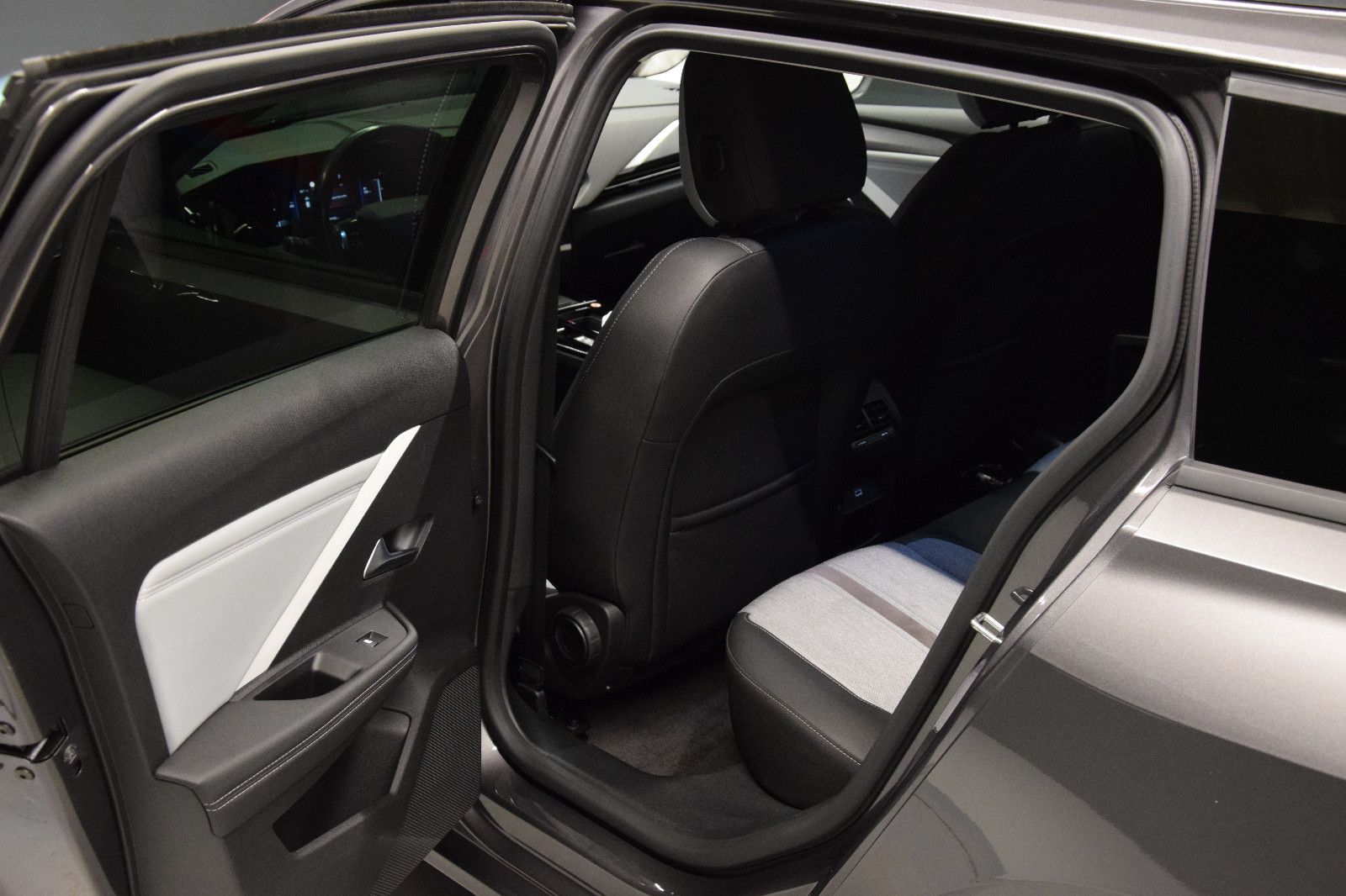 Fahrzeugabbildung Opel Astra L Sports Tourer Elegance AHK Navi Kamera