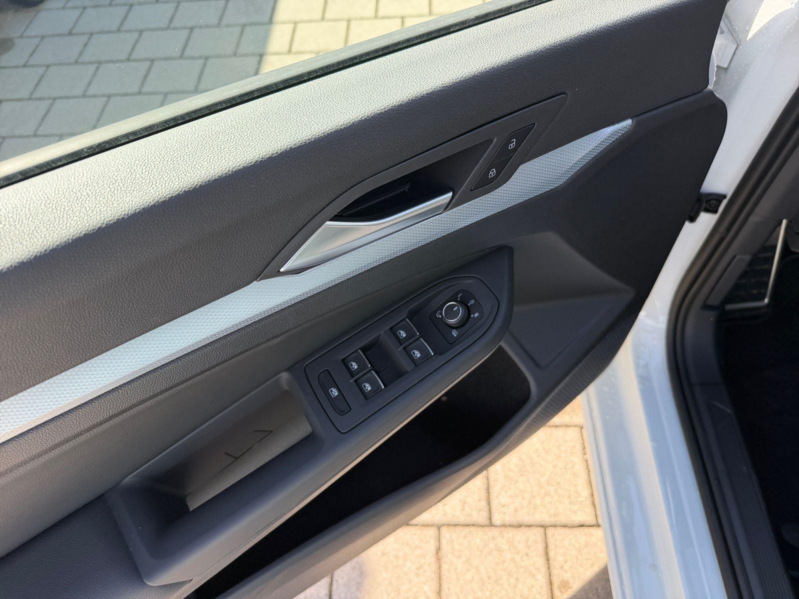 Volkswagen Golf VIII 1.5TSI Goal Navi LED Sitzheizung, миниатюра 14