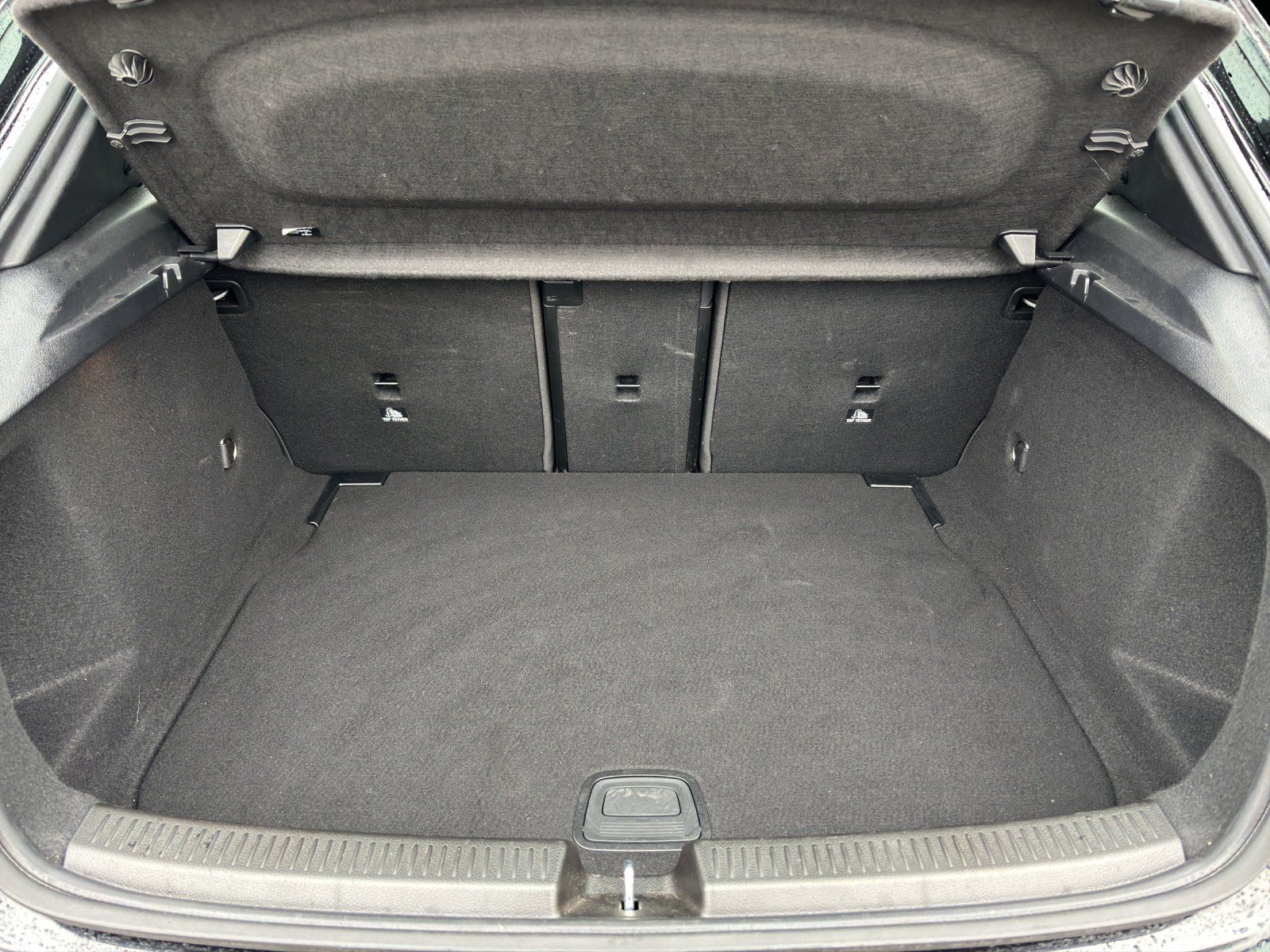 Fahrzeugabbildung Mercedes-Benz A 180 d AMG Burme DISTRO KeyGO 18" Totwinkel