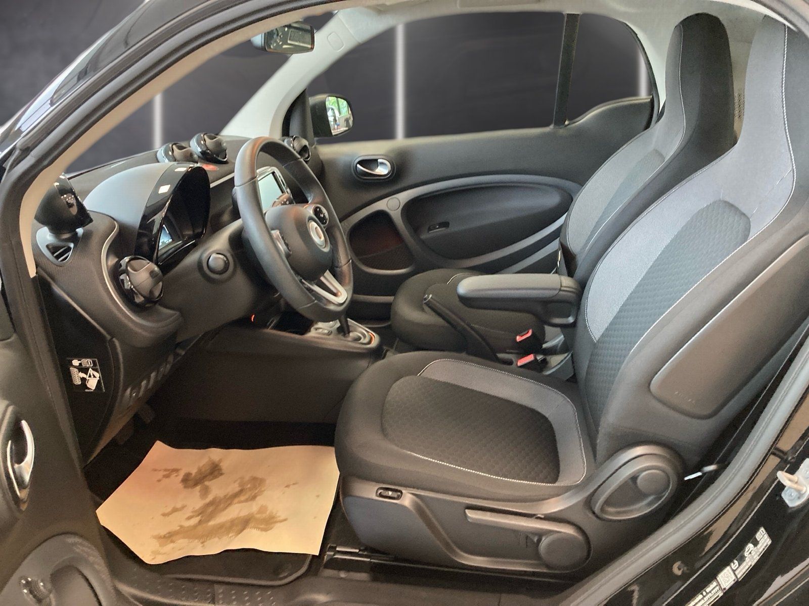 Fahrzeugabbildung Smart smart EQ fortwo Exclusive*Pano*LED*Kamera*22kW*