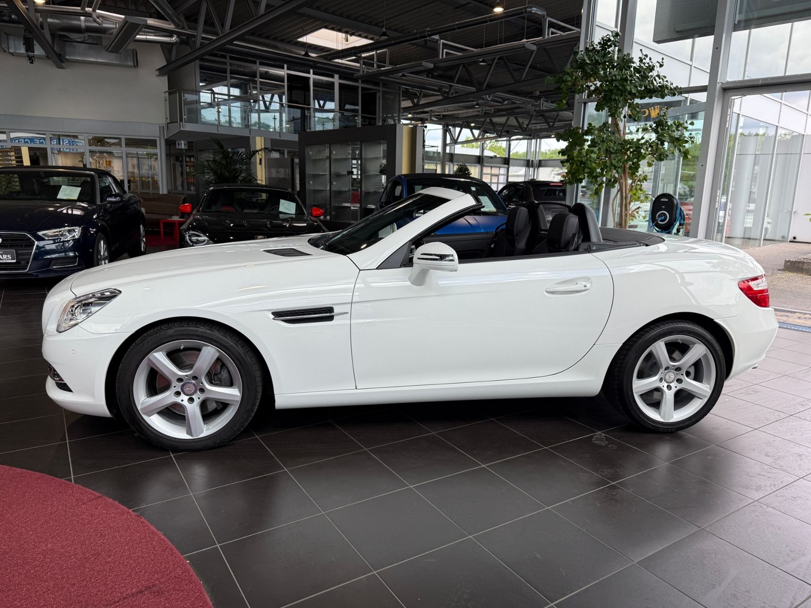 Fahrzeugabbildung Mercedes-Benz SLC 200 NAVI AIRSCARF ALU