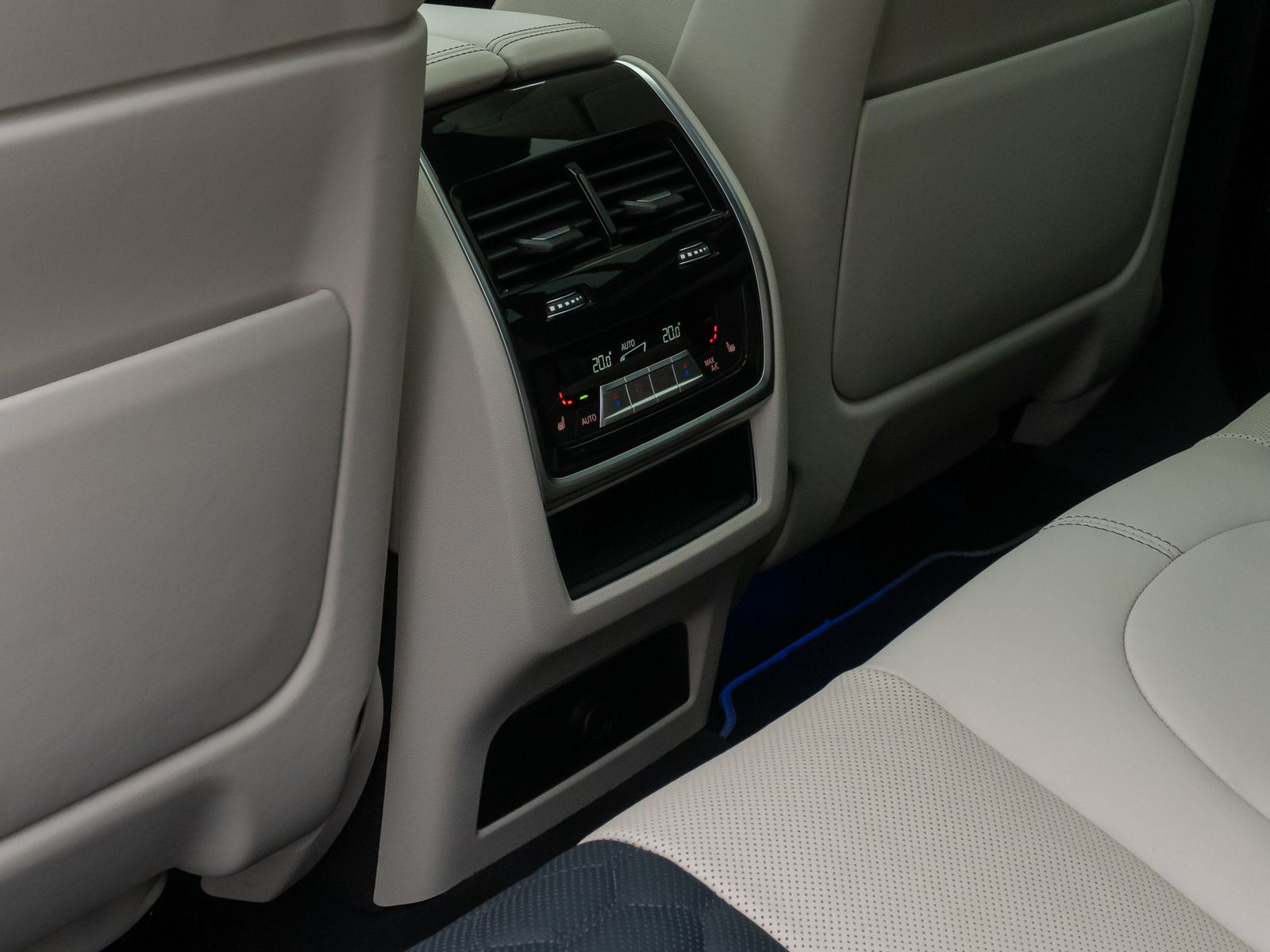 Fahrzeugabbildung BMW X6 M Competition M Driver´s DisplKey Sky Lounge