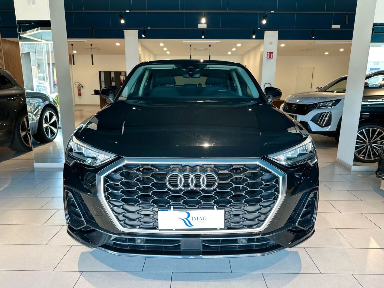 Audi Q3 35 TDI S tronic Business imagem 2