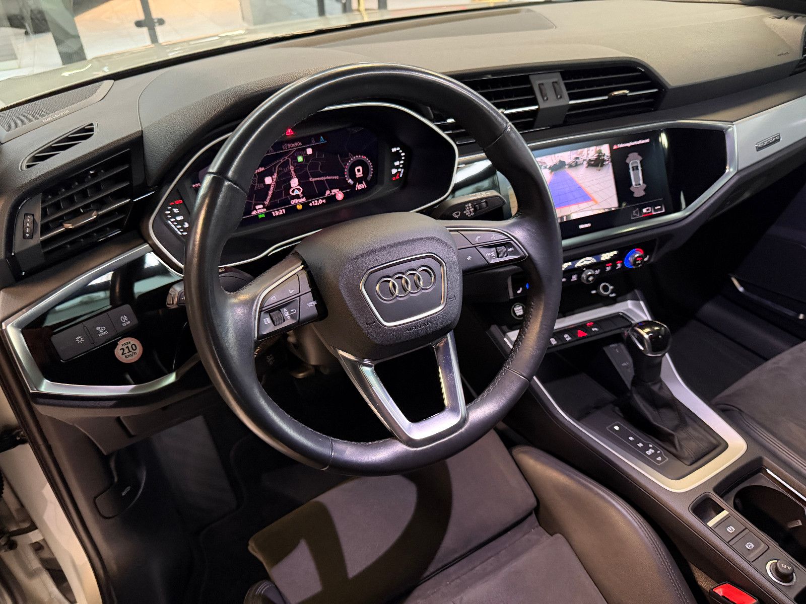 Fahrzeugabbildung Audi Q3 Sportback 45 TFSI quattro S line/PANORAMA/