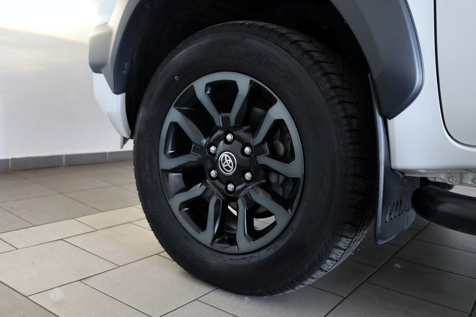 Fahrzeugabbildung Toyota Hilux 2.8 D-4D Invincible, CarPlay, HardTop, AHK