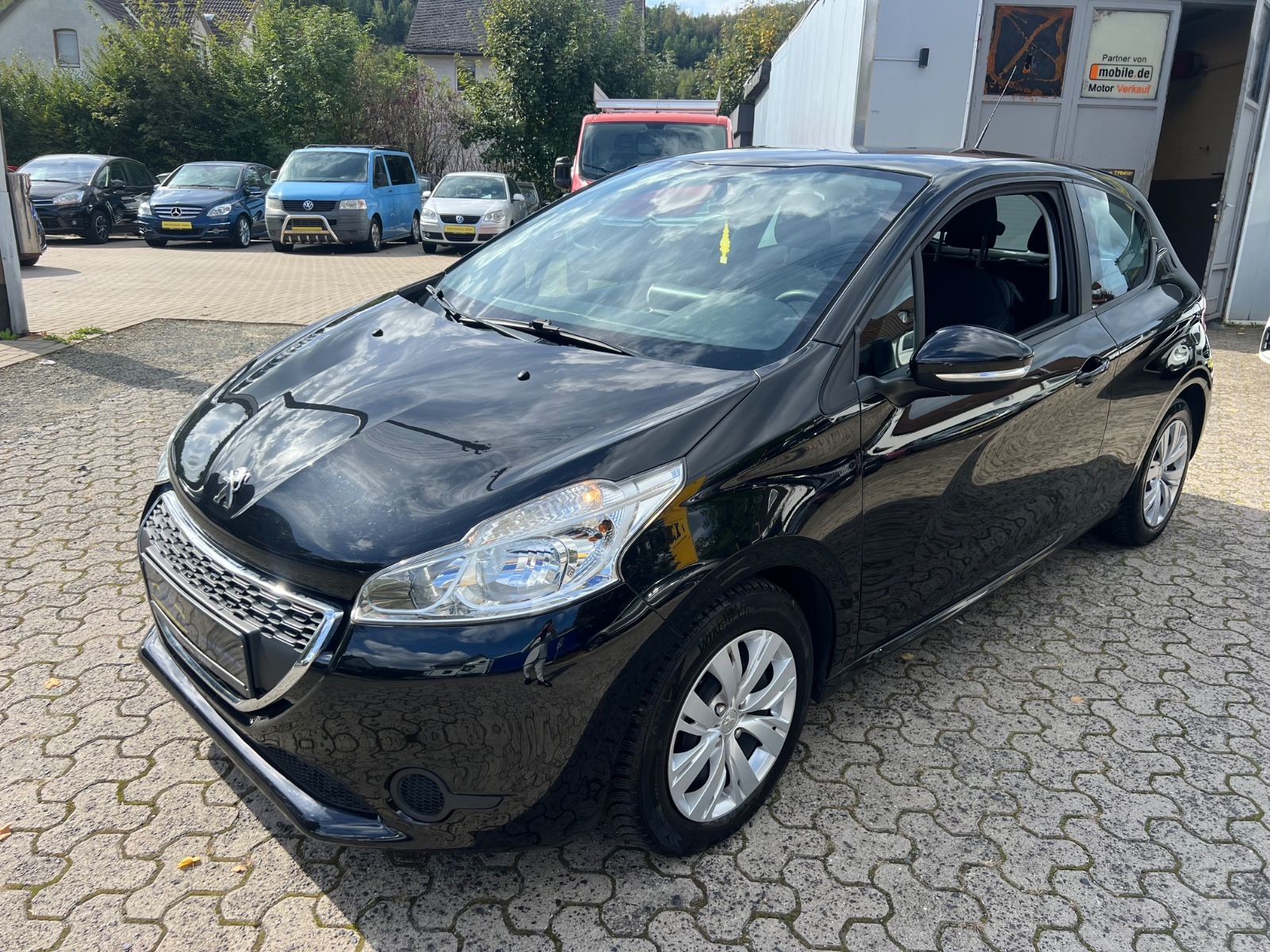 Fahrzeugabbildung Peugeot 208 Active *TÜV NEU