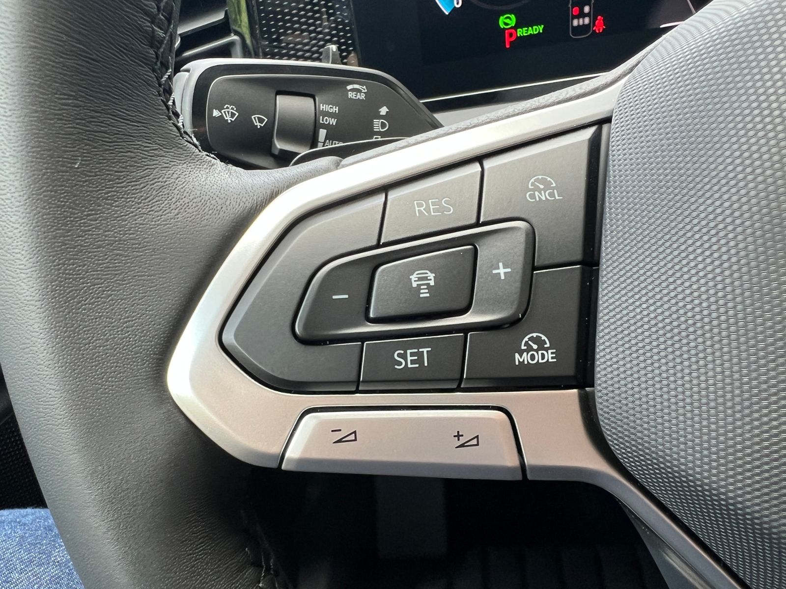 Fahrzeugabbildung Volkswagen Tiguan LIFE 1.5 eTSI DSG *AHK, LED Plus, Kamera,