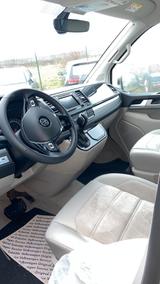 Volkswagen T6 California - blaue Volkswagen T6 California