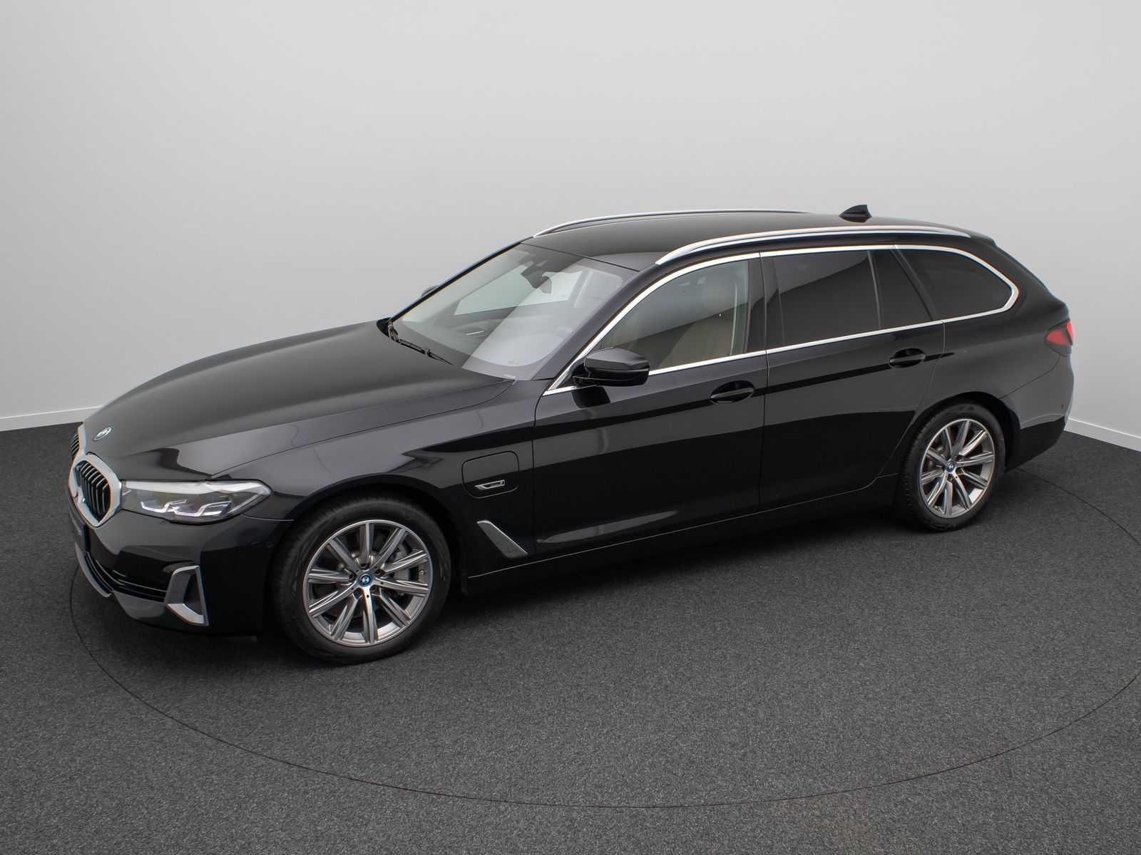 Fahrzeugabbildung BMW 530e xD Luxury Line DAB Alarm Kamera AHK 18Zoll