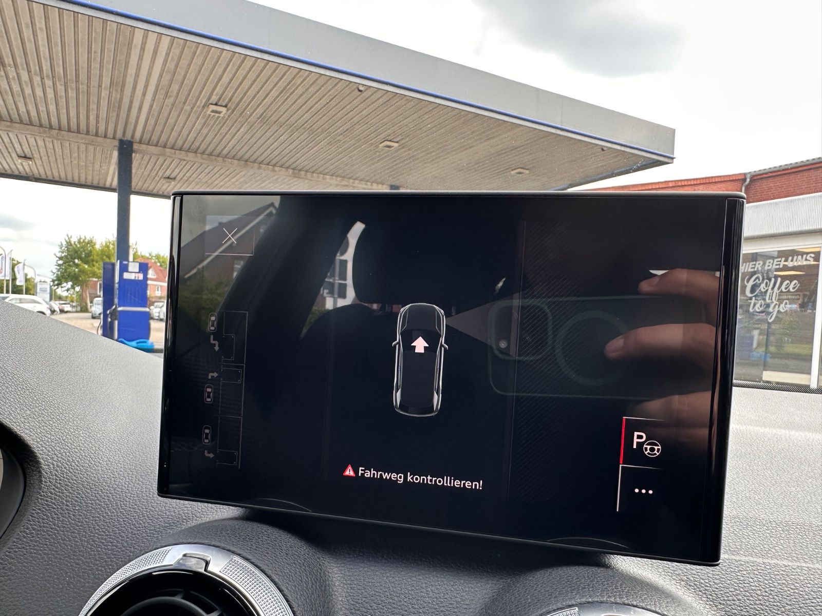 Fahrzeugabbildung Audi Q2 35 TDI S line S Tronic Matrix/Black/APP/Navi