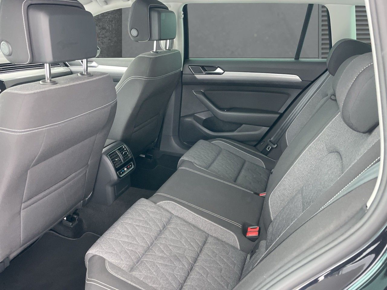 Volkswagen Passat Variant - Bild 10