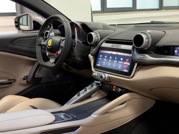 صورة مصغرة 47 لـ 2016 Ferrari GTC4LUSSO