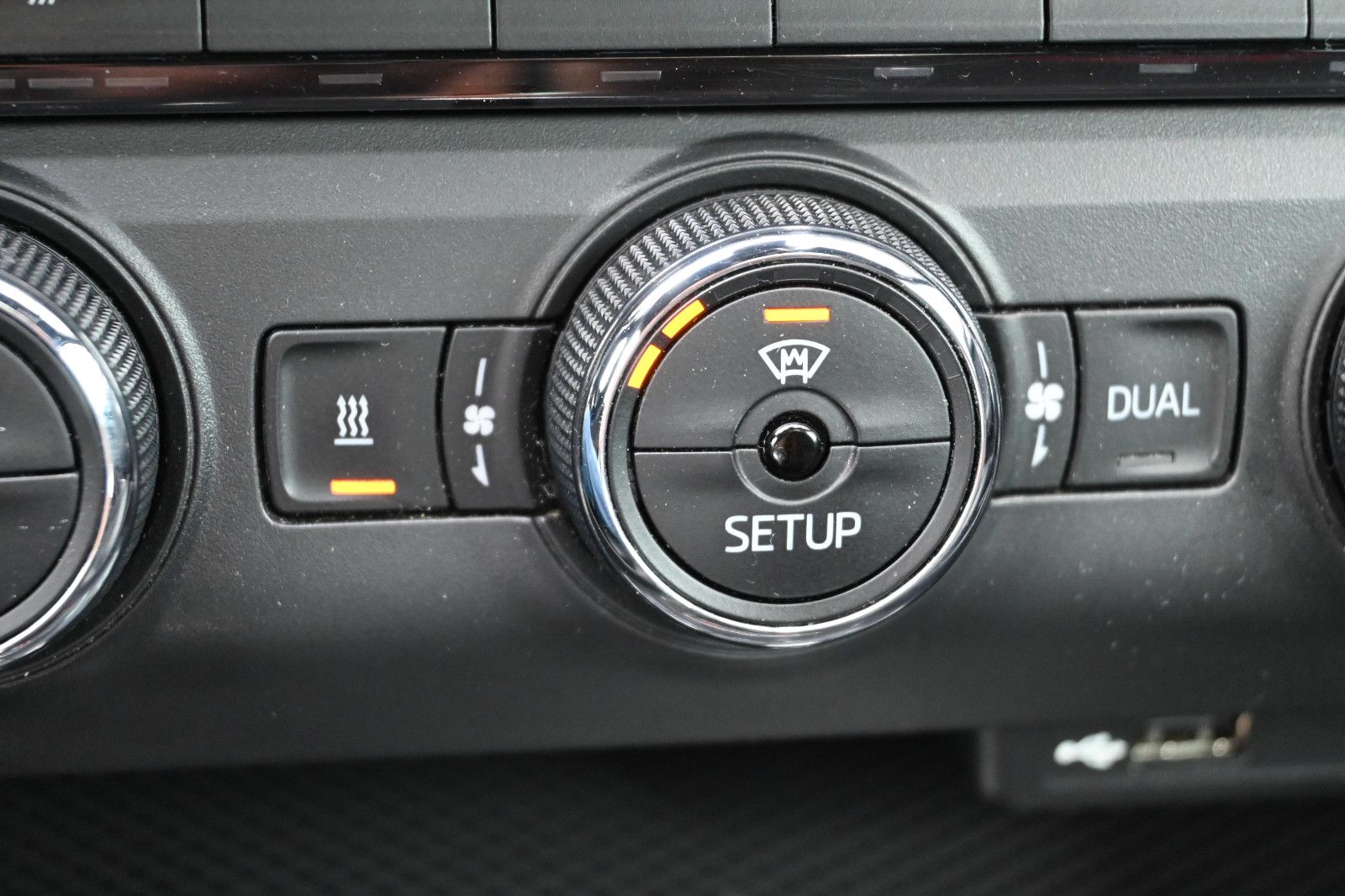 Fahrzeugabbildung SKODA Octavia 2.0 TDI Green tec DSG RS Combi °AHK°STHZ