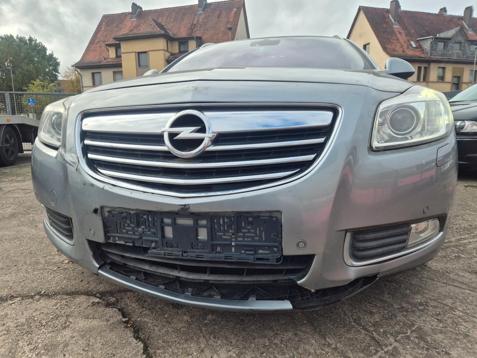 Opel Insignia 2011 — rear view