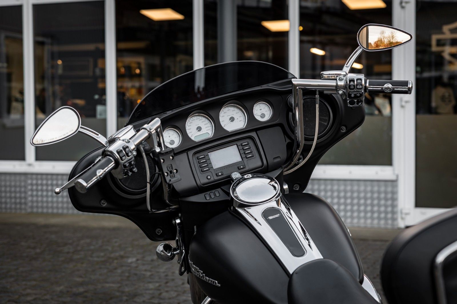 Fahrzeugabbildung Harley-Davidson FLHX Street Glide 103 cui - Vance & Hines - - -