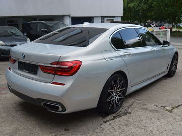 BMW 750 - 6