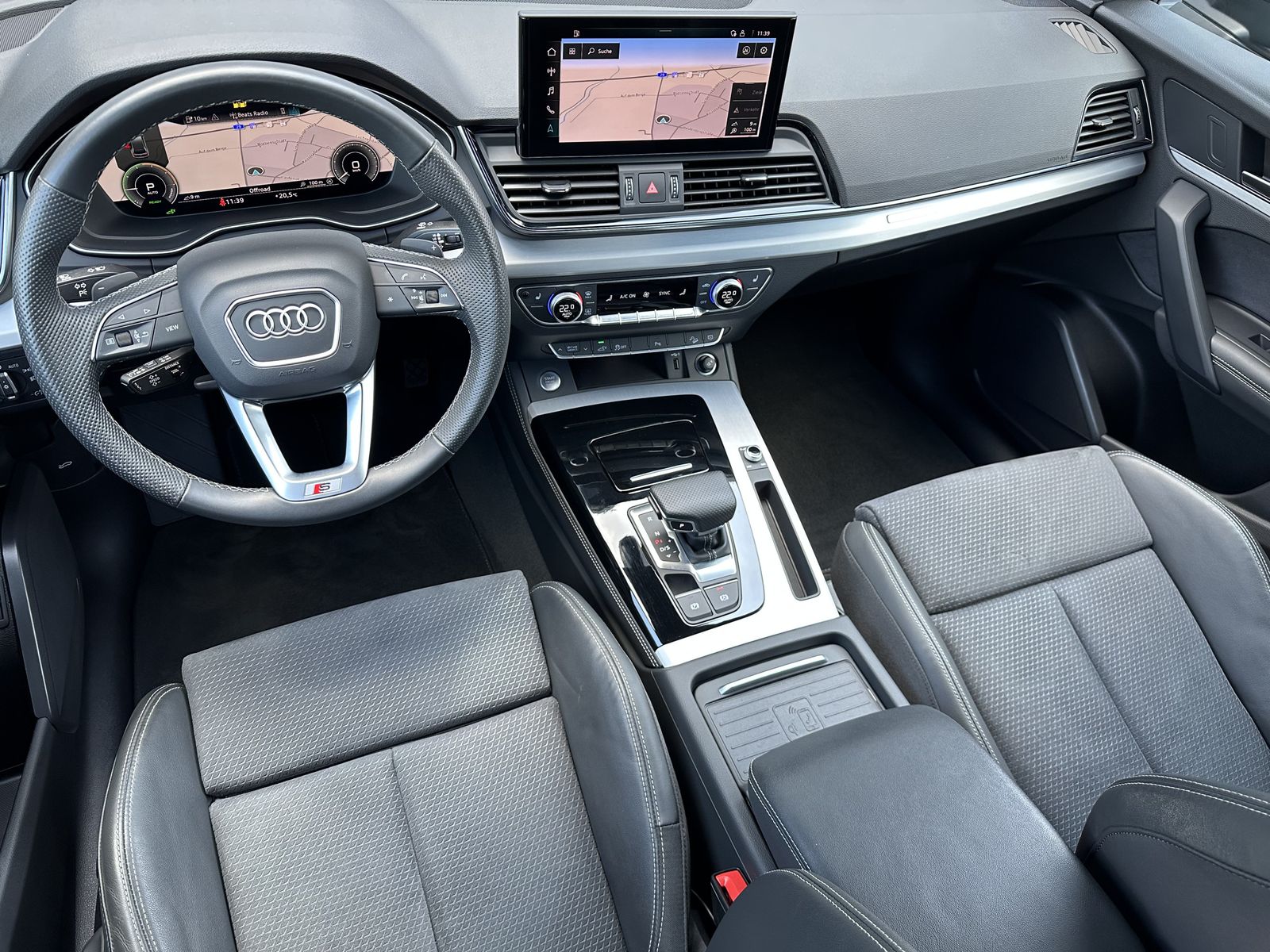 Fahrzeugabbildung Audi Q5 50 TFSIe Qu S-Line Black NAV+MATRIX+AHK+VCOCK