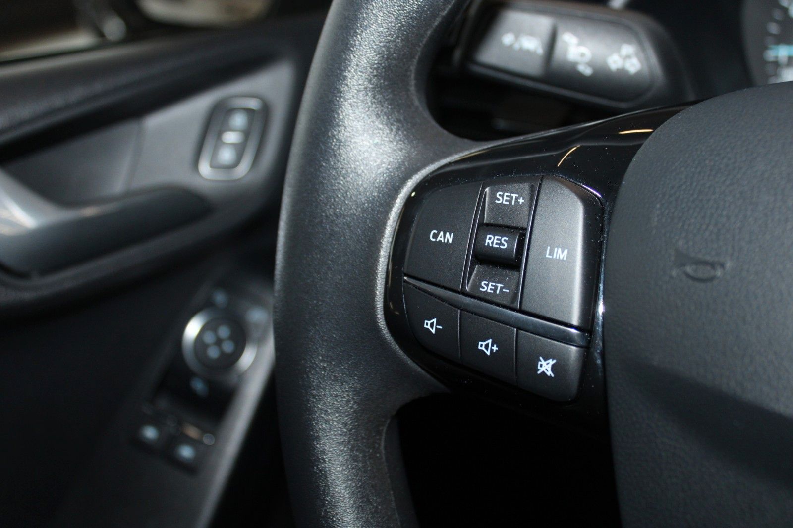 Fahrzeugabbildung Ford Fiesta Cool & Connect 5-T CAM PDC KLIMA WinterP.