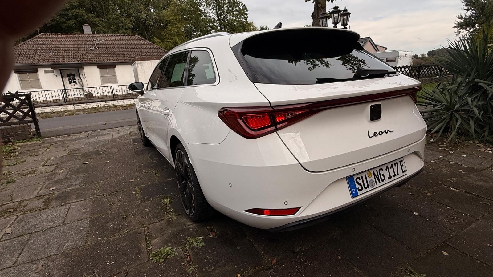 Seat Leon 1.4 e-HYBRID Xcellence DSG Sportstourer...