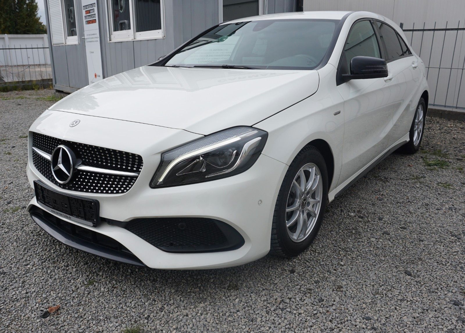 Fahrzeugabbildung Mercedes-Benz A 180d AMG Line T.Leder,LED, Navi,SH,PDC