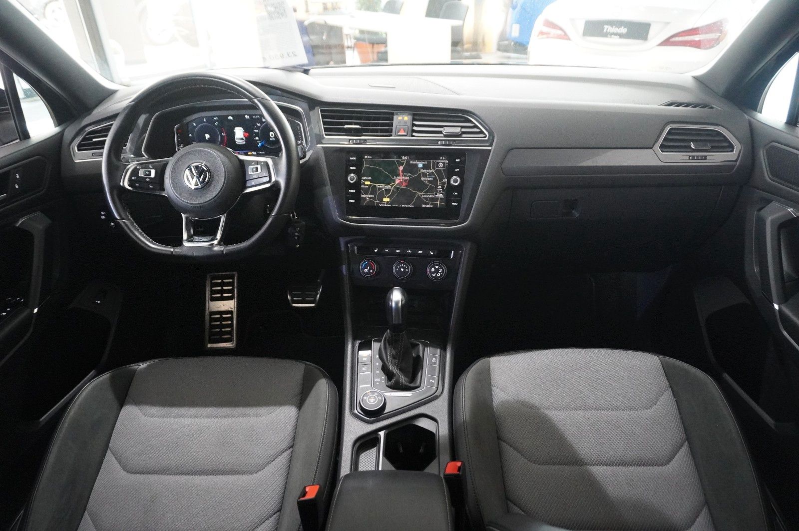 Fahrzeugabbildung Volkswagen Tiguan Allspace 2.0D R-LINE 4M NAVI/SH/SPORT/AHK
