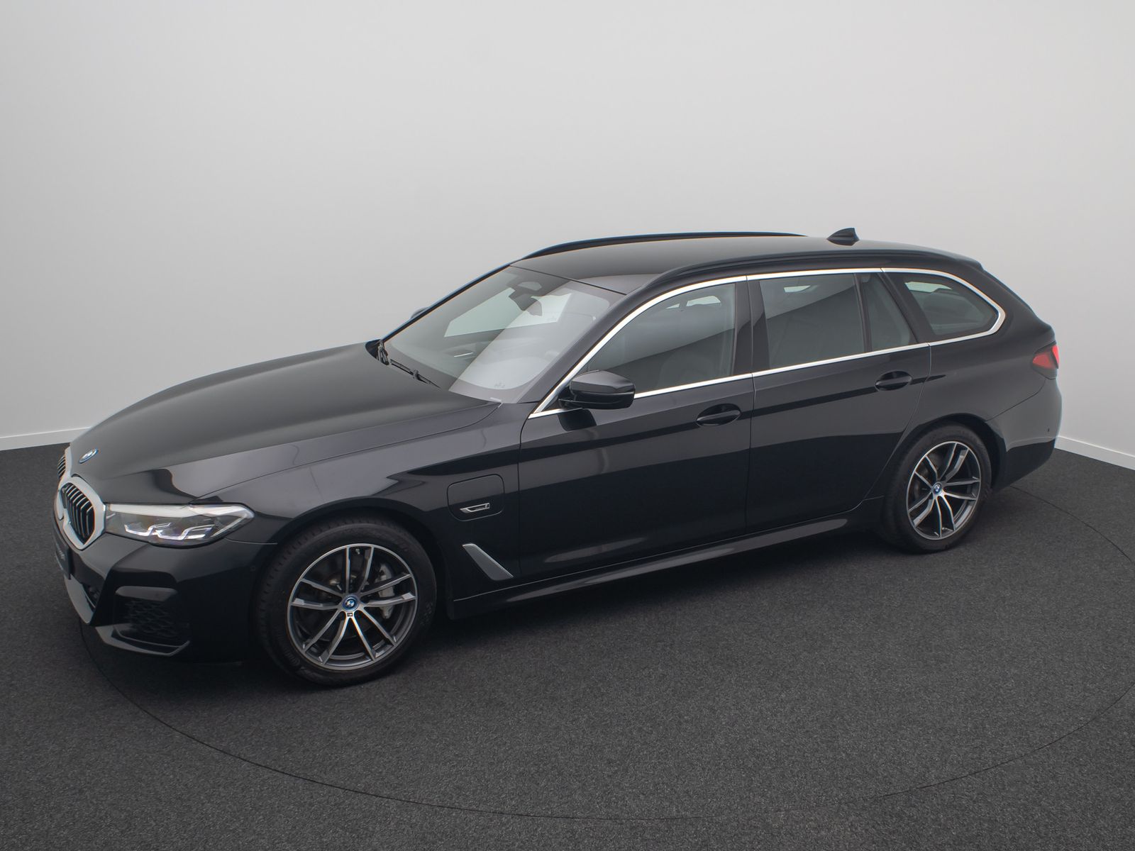 Fahrzeugabbildung BMW 530e xD M Sport Kamera DAB HiFi ACC AHK 4xKlima
