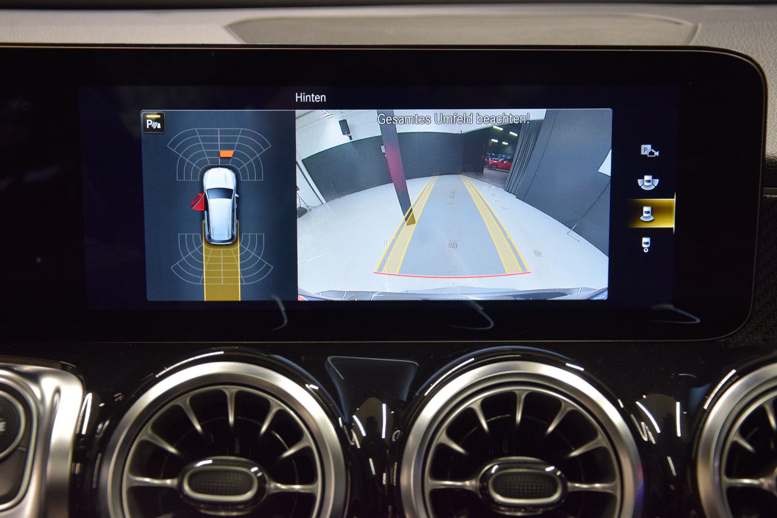 Fahrzeugabbildung Mercedes-Benz GLB 200 AMG Line 7Sitze Pano Ambi Widescreen AHK