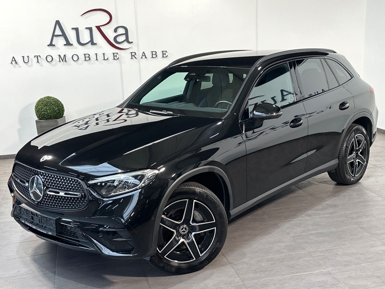 Fahrzeugabbildung Mercedes-Benz GLC 220 d 4M AMG-Line Night-Paket NAV+LED+AHK