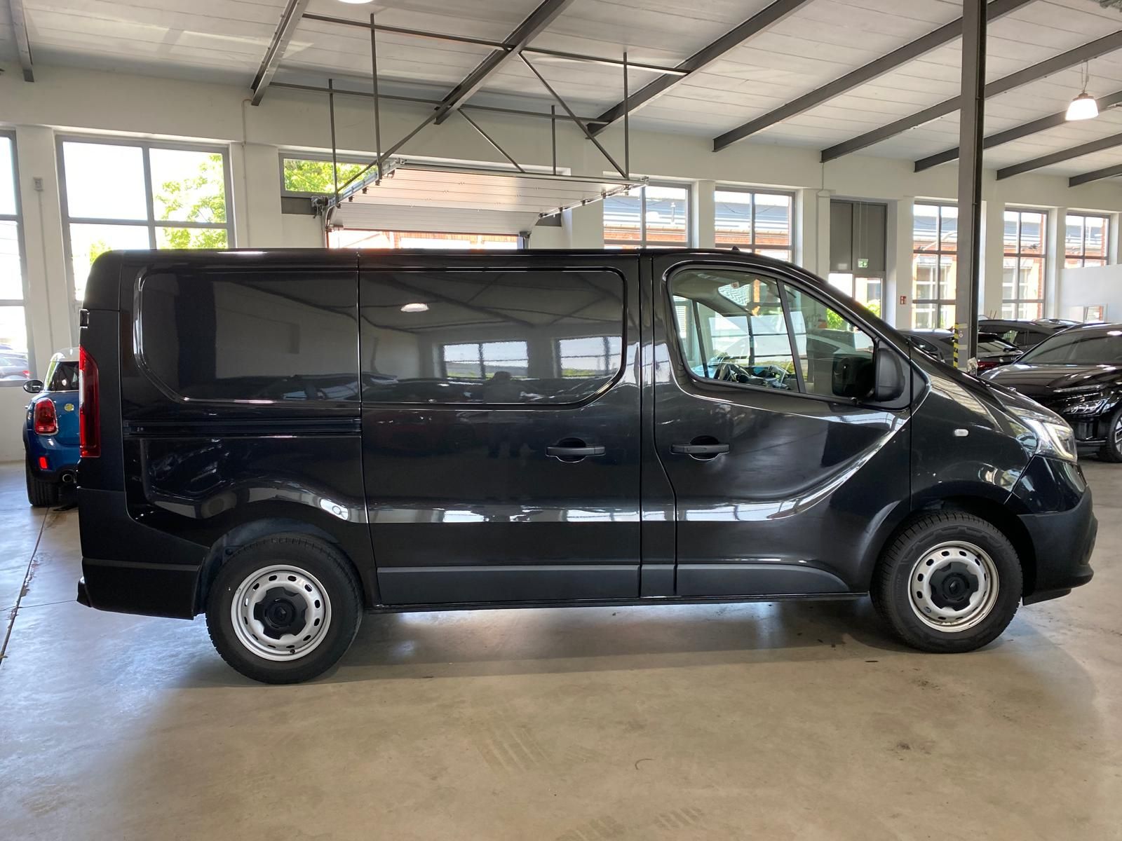 Fahrzeugabbildung Renault Trafic L1L1 2.0 dCi 145 Komfort EDC/Navi/RFK/
