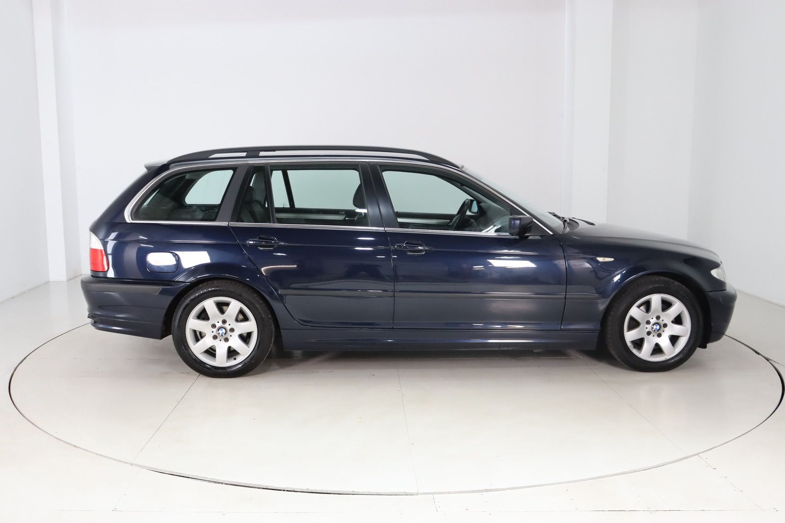 Fahrzeugabbildung BMW 320 i * Xenon * Leder * Sitzhzg. PDC