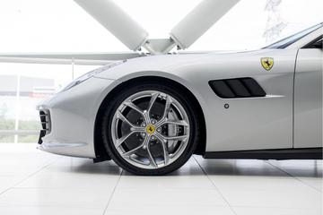 صورة مصغرة 16 لـ 2017 Ferrari GTC4LUSSO