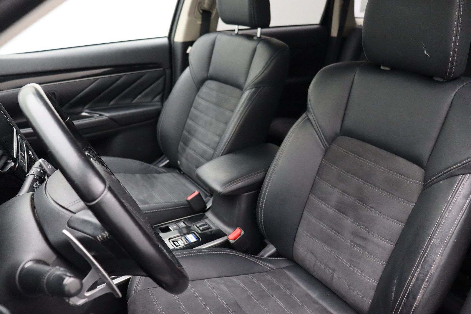 Fahrzeugabbildung Mitsubishi Outlander PHEV 2.4 Basis 4WD