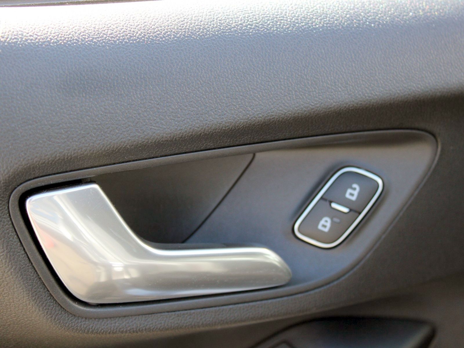 Fahrzeugabbildung Ford Puma ST-Line X 1,0 EcoBoost Mild Hybrid