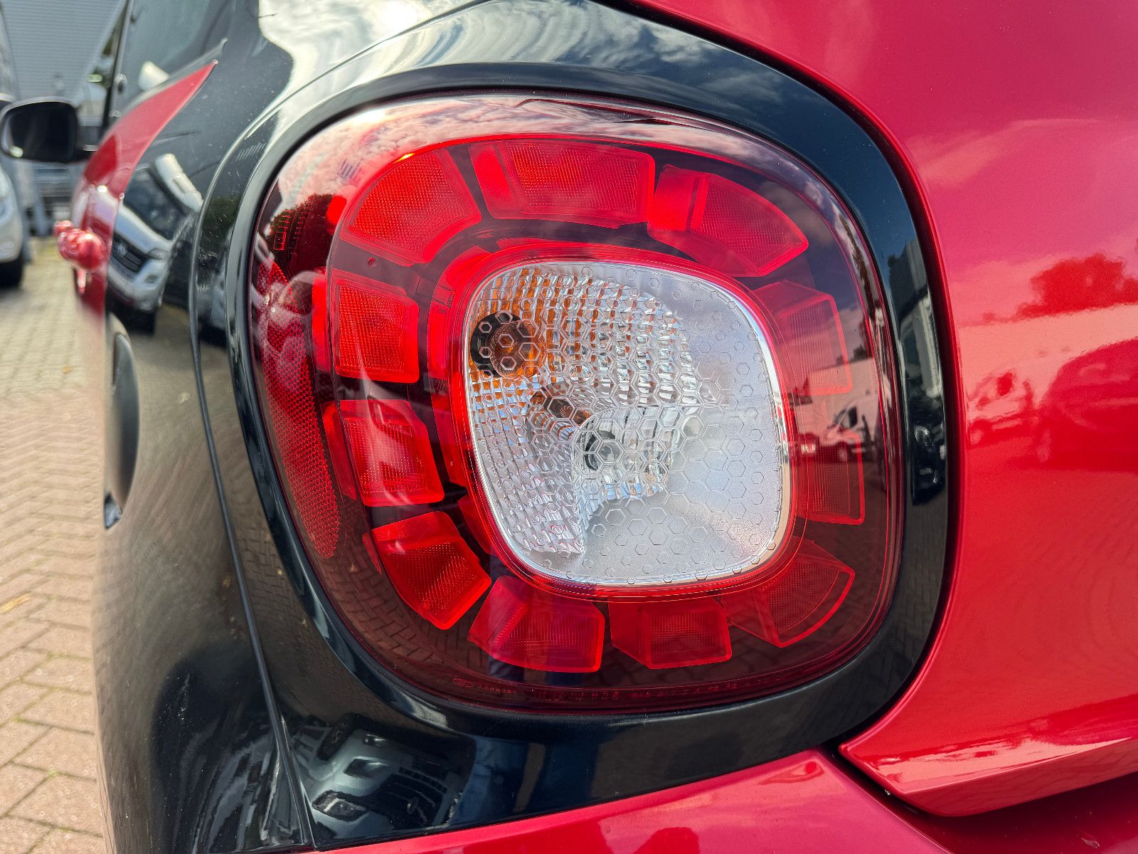Fahrzeugabbildung Smart ForFour 66KW PRIME EXCLUSIVE PANO NAVI LED VOLL