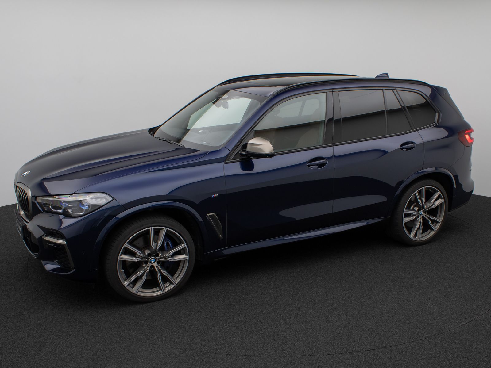 Fahrzeugabbildung BMW X5 M50i 360°Laser SkyLounge HUD B&W SoftCL AHK