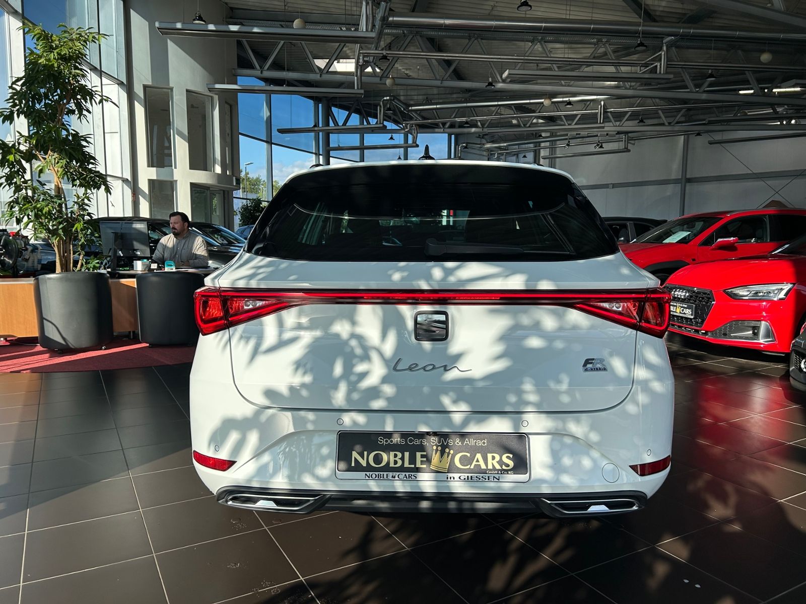 Fahrzeugabbildung SEAT Leon Sportstourer FR e-Hybrid LED NAVI ALU