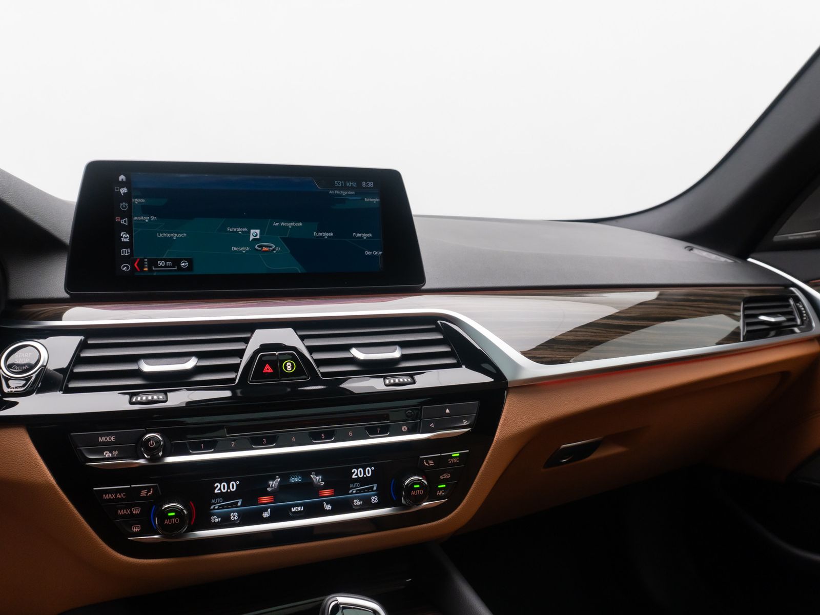 Fahrzeugabbildung BMW 540d xD SportLine 360&deg;HUD AHK DispKey SoftCl H/K