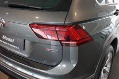 VW Tiguan 2.0 TDI Highline R-Line 4Motion | Pano VW Tiguan 2.0 TDI Highline R-Line 4Motion | Pano