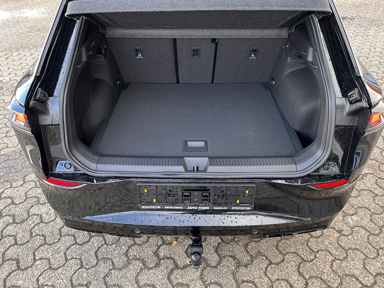Fahrzeugabbildung Volkswagen T-Roc R Line 1.5 eTSI DSG APP/ACC/AHK/LED/eHeck