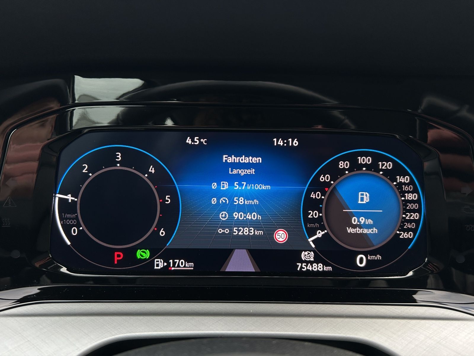 Fahrzeugabbildung Volkswagen Golf VIII Life TDI DSG LED ACC SH PDC Navi AID D