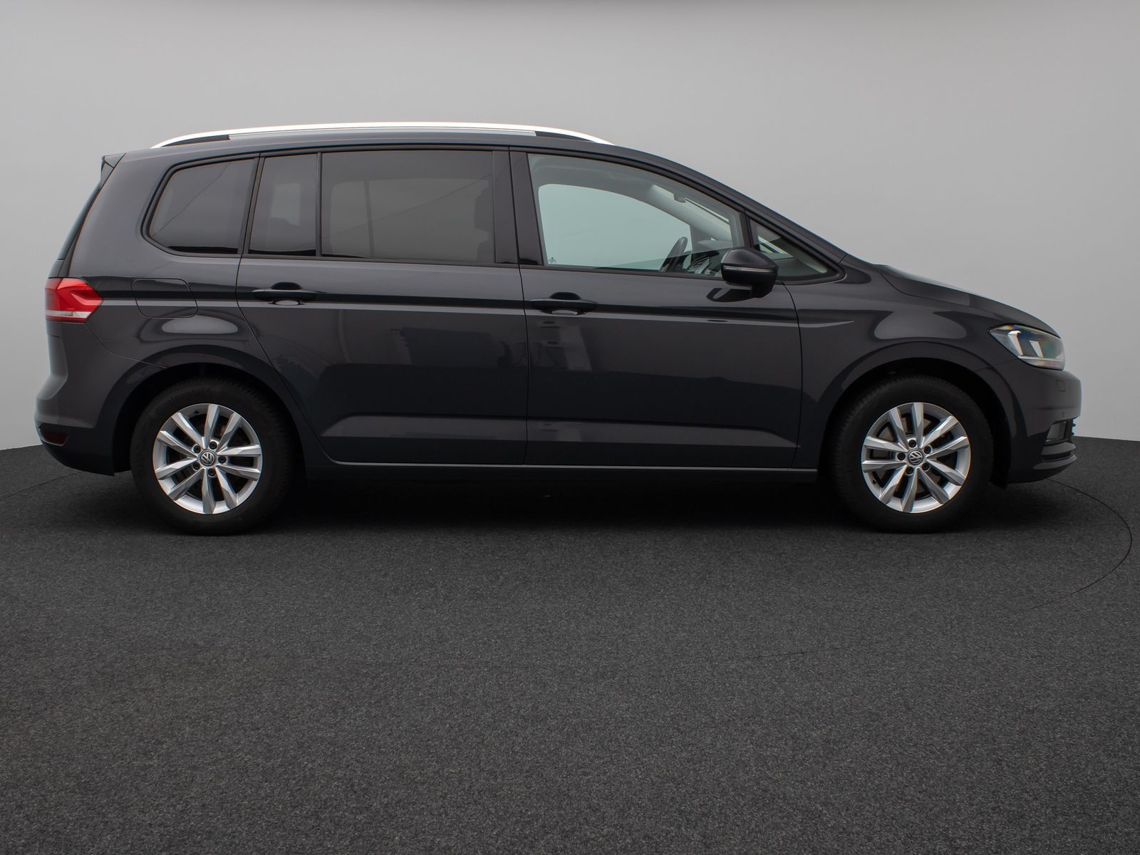 Fahrzeugabbildung Volkswagen Touran 2.0 TDI BMT Navi Stzhz ACC PDC AHK 8fach