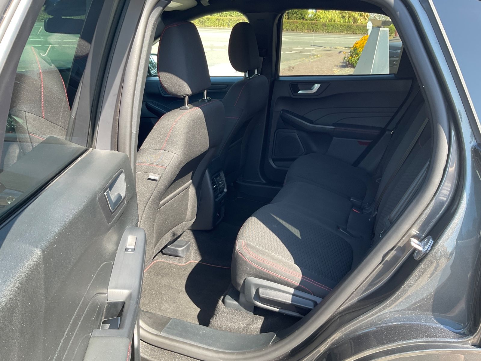 Fahrzeugabbildung Ford Kuga 1.5 EcoBoost ST-Line Auto,LED,ACC,Kamera