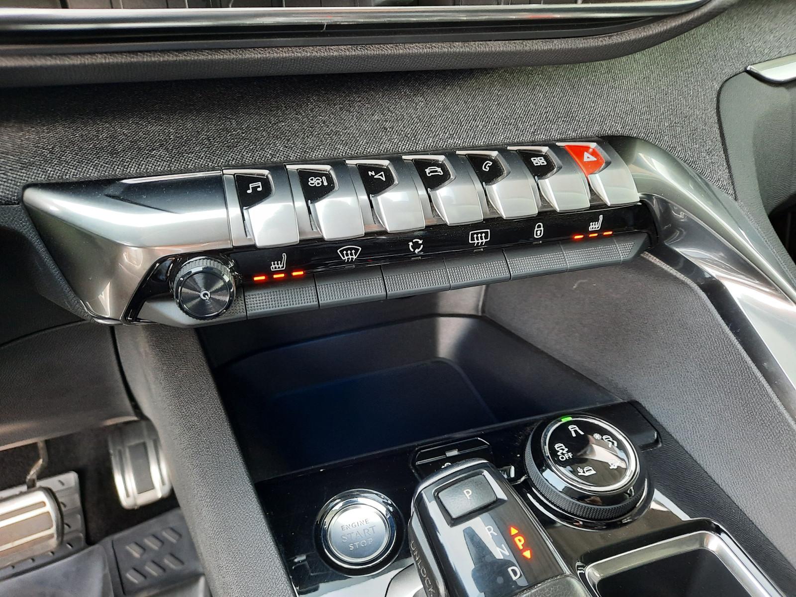 Peugeot 3008 Crossway EAT8  NAVI SH ELHK GJR aAHK