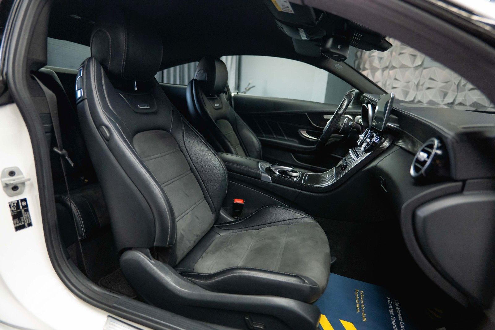 Fahrzeugabbildung Mercedes-Benz C 63 AMG Coupe Edition 1 Night Carbon *ACC*LED*