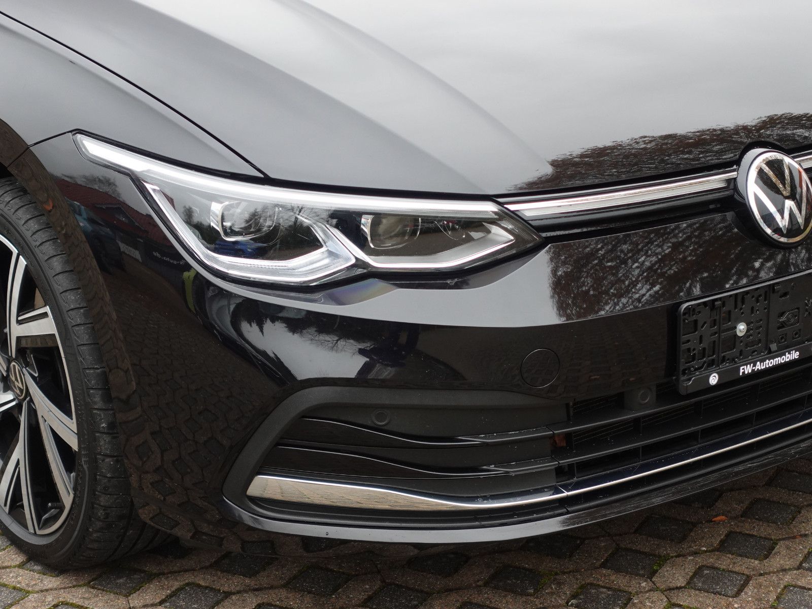 Fahrzeugabbildung Volkswagen Golf 2.0 TSI DSG 4MOTION Style IQ.Light Assist.