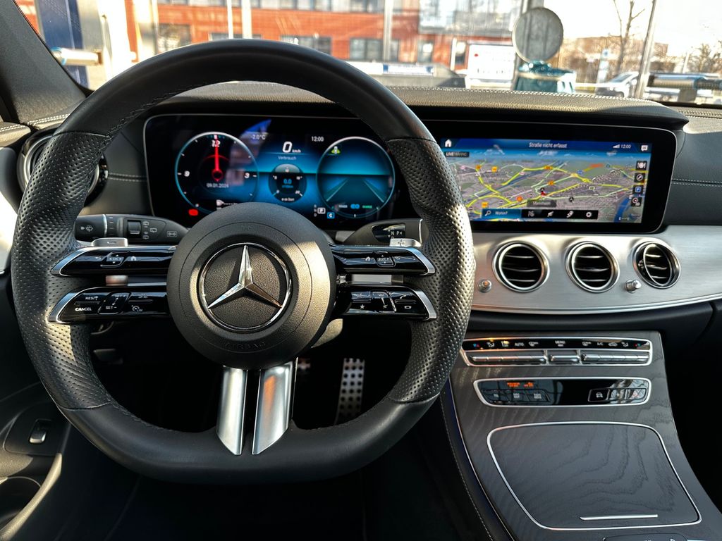 Image of Mercedes-Benz E 300