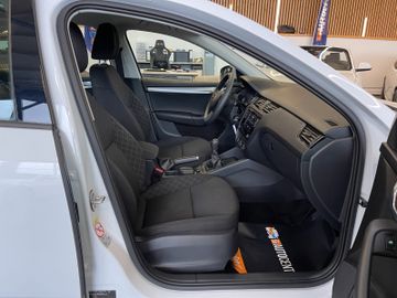 MYAUTOCENTER – Gebraucht- und Jahreswagen mit Werkstattservice in Pfaffenhofen Skoda Octavia Lim. Active *1. Hand*LED*Klima*PDC*TÜV*