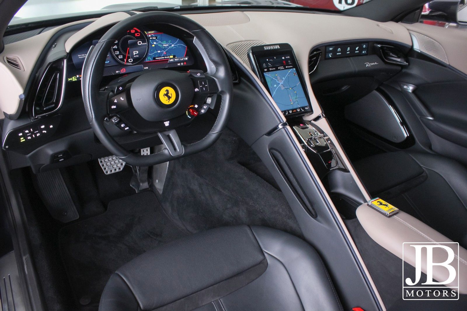 Fahrzeugabbildung Ferrari Roma Beifahrer Display Surround View Kamera JBL