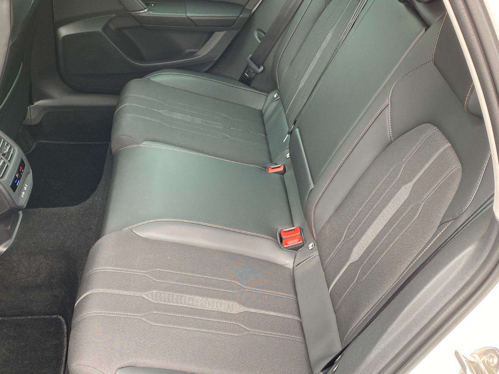 Fahrzeugabbildung CUPRA Formentor 1.5 TSI *Navi *AHZV-Vorb. *Parklenka.
