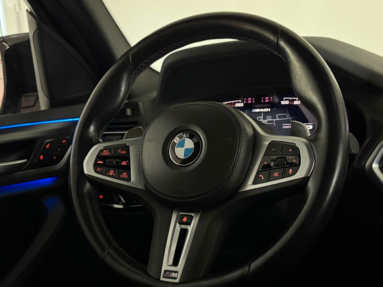 Fahrzeugabbildung BMW X3 M40i/FACELIFT/LASER/PANO/360*/ACC/HuD/STHZ